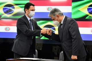 Ministro da Justiça e Segurança Pública, Anderson Torres e o ministro do Interior do Paraguai, Arnaldo Giuzzio firmam acordo para compartilhamento de informações (Foto Divulgação)