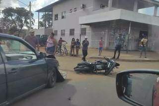 Veículos danificados após colisão na Rua Piraputanga (Foto: Direto das Ruas)