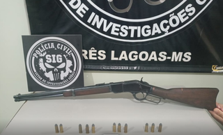 Fam&iacute;lia &eacute; presa por morte de homem encontrado enrolado em tapete 