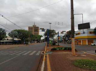 Movimento tranqulino na Avenida Marcelino Pires, no centro de Dourados, após lockdown (Foto: Dourados Informa)
