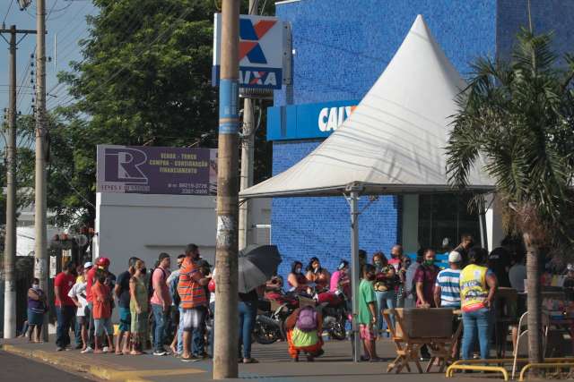 Trabalhadores nascidos em abril podem sacar aux&iacute;lio emergencial