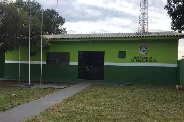 Policial &eacute; agredido durante fiscaliza&ccedil;&atilde;o do toque de recolher e 3 s&atilde;o presos