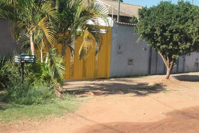 Jovem de 25 anos &eacute; assassinada com tiro no pesco&ccedil;o enquanto bebia com amigos