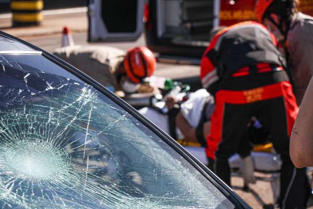 Passageira de motocicleta morre em acidente na Avenida das Bandeiras