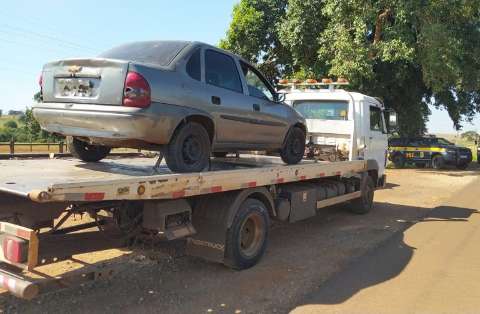 Jovem sem habilitação é flagrado em veículo com R$ 35 mil em multas
