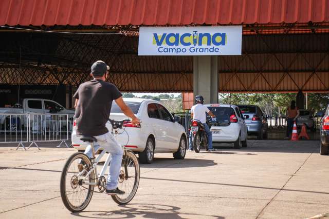 Vacinação contra covid desta sexta é destinada a 6 grupos