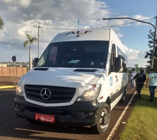 Blitz flagra at&eacute; motorista alcoolizado em de van de passageiros