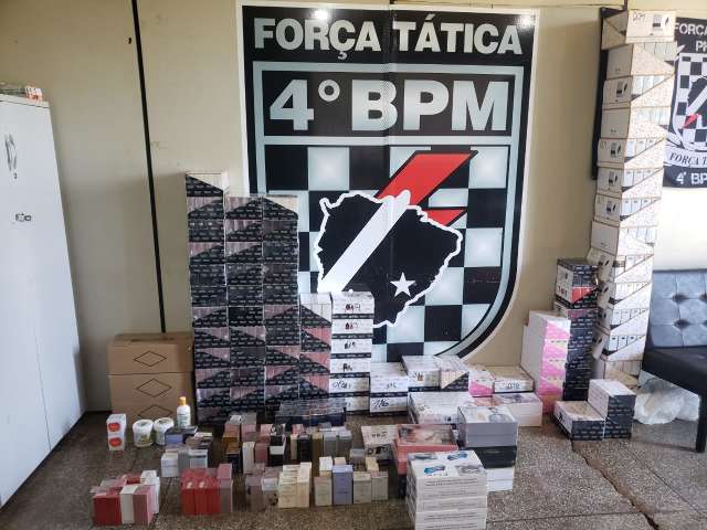 Homem &eacute; detido com &quot;muamba&quot; de cremes, cigarros e mais de 110 perfumes 