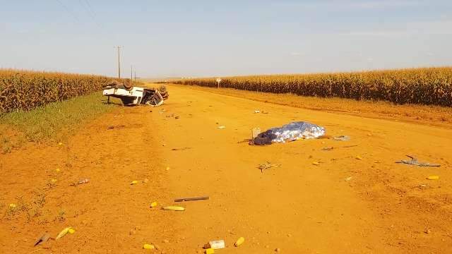 Motorista morre ap&oacute;s perder controle e capotar caminhonete em estrada vicinal