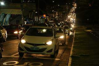 Em Mato Grosso do Sul, frota de veículos chega a 1,6 milhão; poucos conseguem deixar o carro em casa (Foto: Kísie Ainoã)