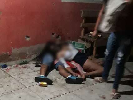 Pistoleiros atiram 64 vezes e matam tr&ecirc;s durante festa na fronteira