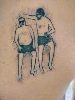 Tatuagem resgata o sorriso do tio, que h&aacute; uma semana a covid levou