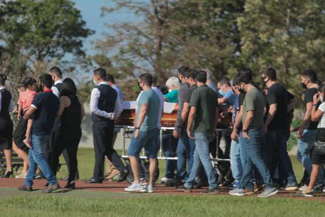 Despedida a Bita lembra trajet&oacute;ria profissional e de vida: &quot;deixou a marca dele&quot;