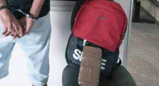 Com destino a SP, rapaz &eacute; preso com &quot;tijolo&quot; de 1 kg de coca&iacute;na na rodovi&aacute;ria 