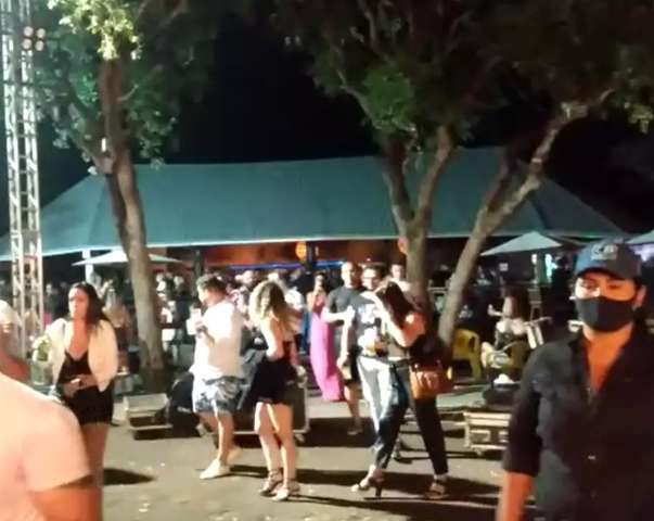 Por que tem gente que insiste em aglomerar?