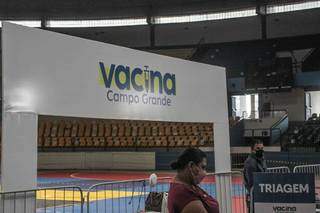 Ponto de vacinação contra a covid-19 em Campo Grande. (Foto: Marcos Maluf)