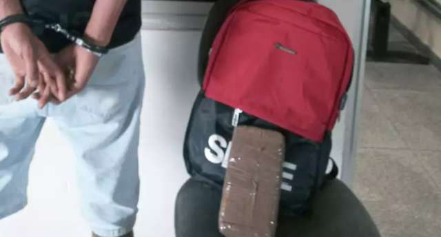 Com destino a SP, rapaz &eacute; preso com &quot;tijolo&quot; de 1 kg de coca&iacute;na na rodovi&aacute;ria 