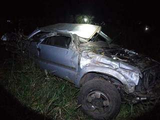 Motorista sai consciente de acidente que destruiu caminhonete na BR-163