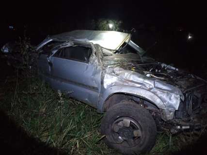 Motorista sai consciente de acidente que destruiu caminhonete na BR-163