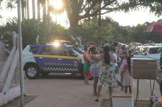 No fim da tarde, movimento ainda era intenso na frente do Guanandizão (Foto: Marcos Maluf)