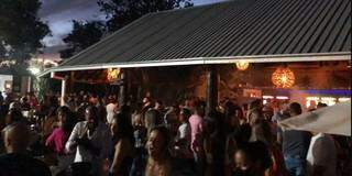 Bar lotado no fim de semana em Campo Grande (Foto: Direto das Ruas)