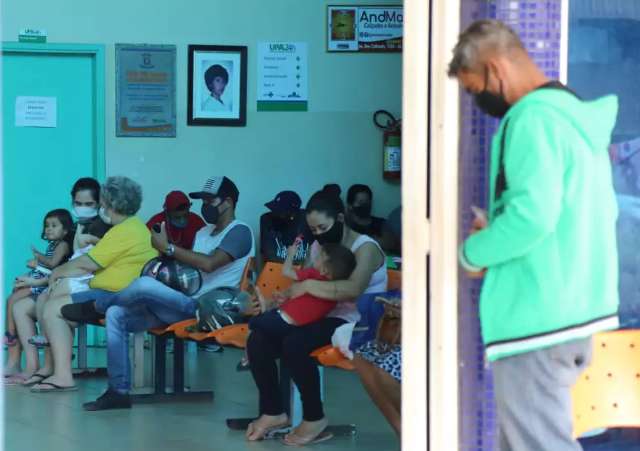 Em plant&atilde;o na porta de UPA, at&eacute; ex-esposa se reveza para levar rem&eacute;dio e comida