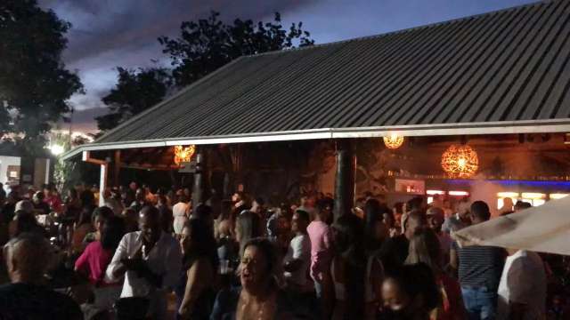 &ldquo;Falta responsabilidade&rdquo;, dizem representantes do com&eacute;rcio sobre aglomera&ccedil;&otilde;es