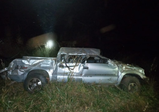 Morre no hospital motorista de caminhonete que saiu consciente de capotagem