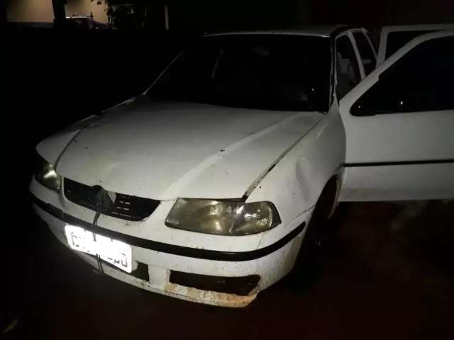 Trio rende casal, rouba carro e mais de R$ 50 mil em dinheiro e joias