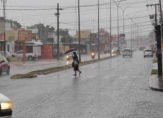 Chuva fraca cai nesta terça-feira (8) na Capital (Foto:Paulo Francis)