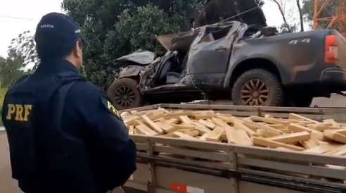 Traficante capota caminhonete carregada com maconha ap&oacute;s persegui&ccedil;&atilde;o na MS-352