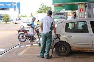 Com aumento constante nos preços dos combustíveis, as pessoas estão gastando 9,28% a mais com transporte (Foto: Paulo Francis)
