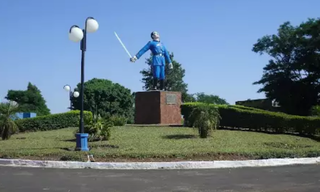 Monumento Antônio João, no municídio distante 279 quilômetros de Campo Grande