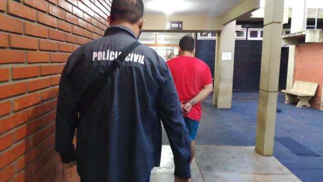 Universit&aacute;rio &eacute; preso em flagrante com pornografia infantil armazenada em casa