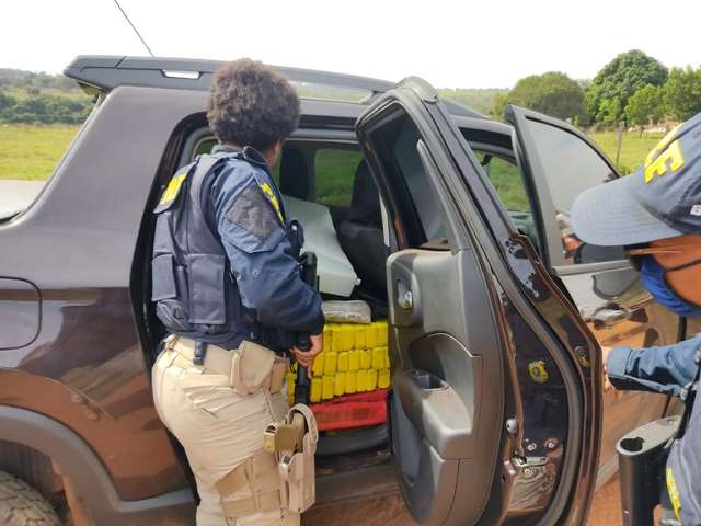 Traficante abandona picape com 1 tonelada de maconha durante persegui&ccedil;&atilde;o