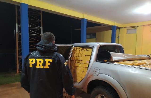 Motorista do tr&aacute;fico abandona Triton lotada de maconha e corre para milharal