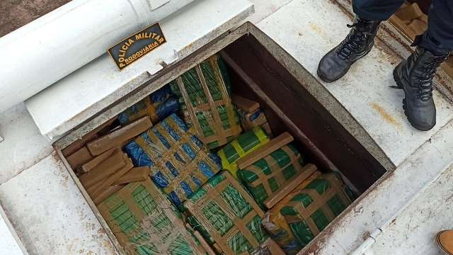Nervosismo entrega e traficante &quot;cai&quot; com 8 toneladas de maconha 