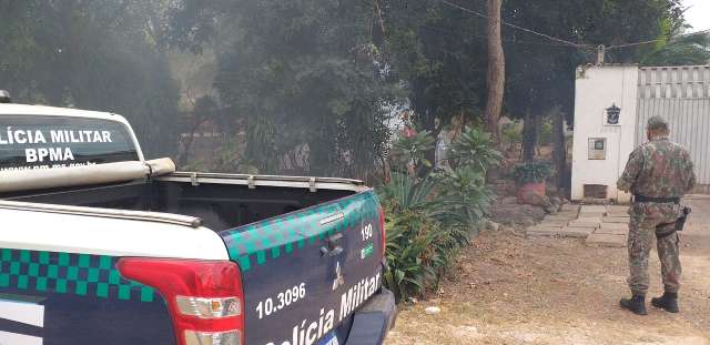 Flagrados ateando fogo para &ldquo;limpar&rdquo; terrenos s&atilde;o multados em R$ 10 mil 