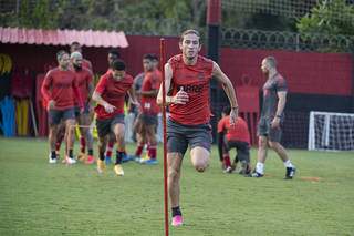Filipe Luis durante treino físico no Flamengo (Foto: Divulgação)