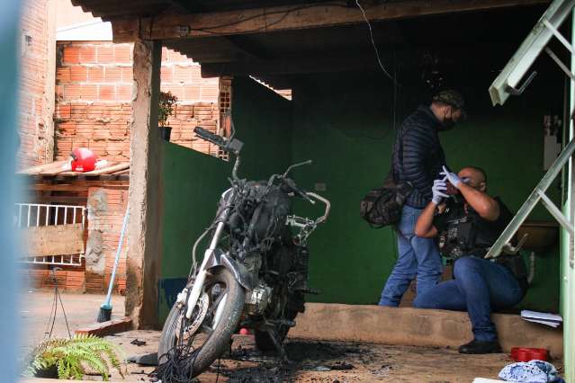 Moradora havia deixado casa meia hora antes de ex-marido atear fogo