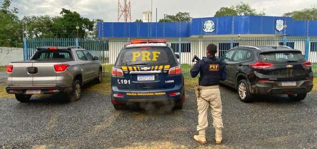 Dupla &eacute; presa a caminho da fronteira com ve&iacute;culos de locadoras de MG e SP 