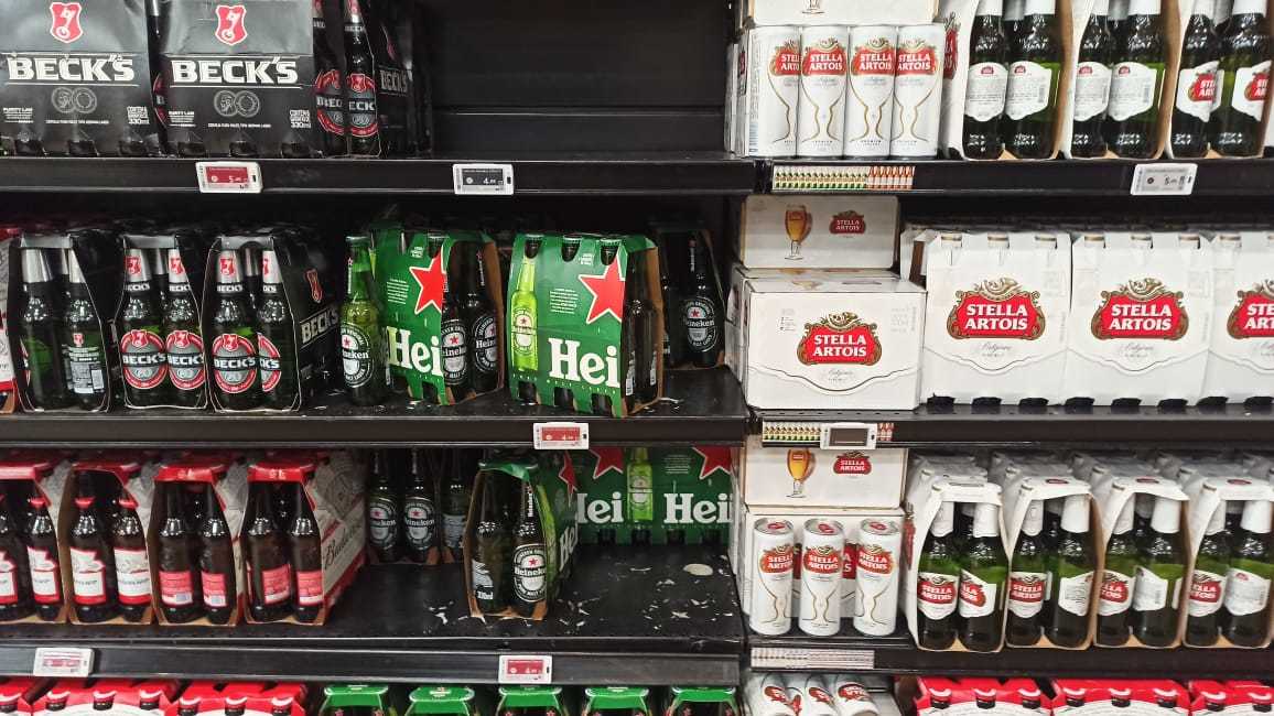 Cervejas expostas em loja de rede de supermercados da Capital (Foto: Kísie Ainoã)