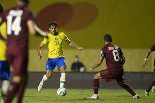 Lucas Paquetá com a camisa da Seleção Brasileira; time estreia hoje contra a Venezuela (Foto: Lucas Figueiredo/CBF)