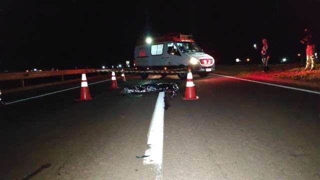 Deitado no meio da pista, adolescente morre atropelado em rodovia