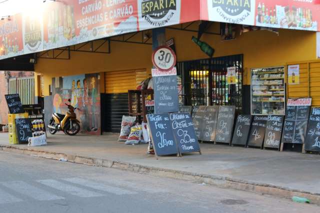 Venda de cerveja ocorre normalmente, apesar de decreto proibir