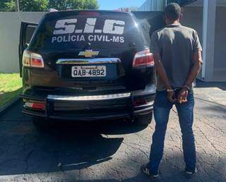 Criminoso foi levado para a delegacia da cidade e vai ser transferido para presídio. (Foto: Polícia Civil)