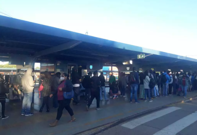 Ap&oacute;s manh&atilde; tumultuada, frota do transporte coletivo volta ao normal nesta ter&ccedil;a