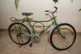 Bicicleta Monark tem até os pneus originais da década de 80. (Foto: Paulo Francis)