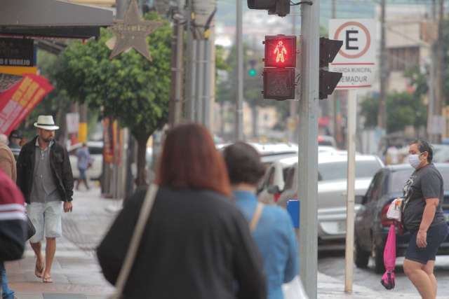 Com vacina&ccedil;&atilde;o parada, mortes e casos de covid continuam em alta no Estado