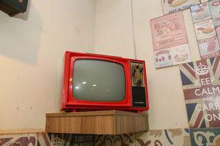 Televisão modelo Colorado foi limpa e restaurada por Wagner. (Foto: Paulo Francis)